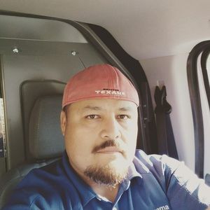 Meet your Posher, Moises